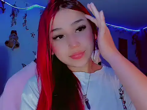 Snapshot of madisonx17 chatting on January 2025 01:31:02 AM madisonx17 online show from January 2025 01:31:02 AM