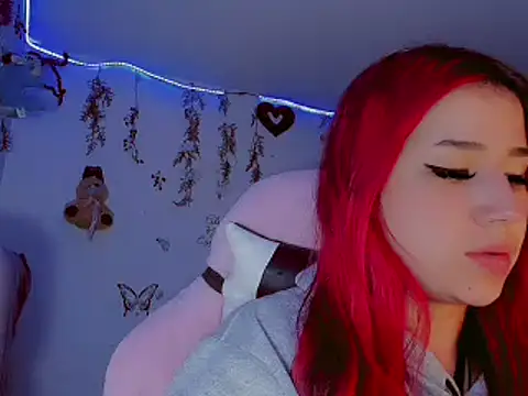 Snapshot of madisonx17 chatting on January 2025 02:37:01 AM madisonx17 online show from January 2025 02:37:01 AM