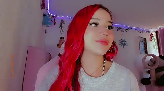 Snapshot of madisonx17 chatting on January 2025 08:28:01 PM madisonx17 online show from January 2025 08:28:01 PM