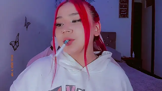 madisonx17 online show from April 2026 11:33:01 PM