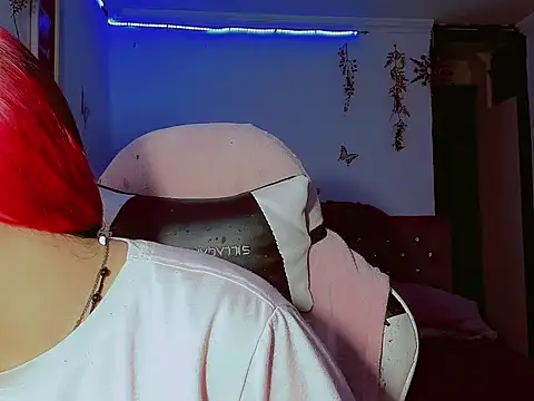 Snapshot of madisonx17 chatting on October 2025 12:29:02 AM madisonx17 online show from October 2025 12:29:02 AM