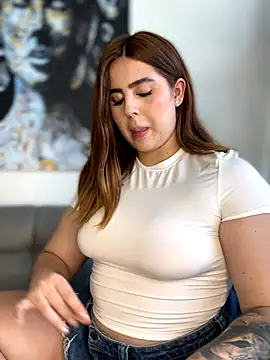 Snapshot of ValerieHilton chatting on October 2025 09:48:02 PM ValerieHilton online show from October 2025 09:48:02 PM