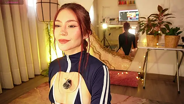 chloebritto online show from April 2026 02:02:01 PM