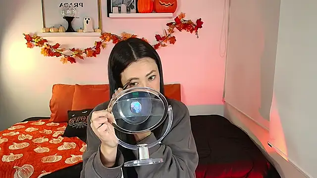 lilyy evanss online show from October 2025 11:50:01 PM