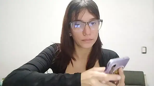 Snapshot of Luna-e-Franco1 chatting on April 2026 02:05:01 AM Luna-e-Franco1 online show from April 2026 02:05:01 AM