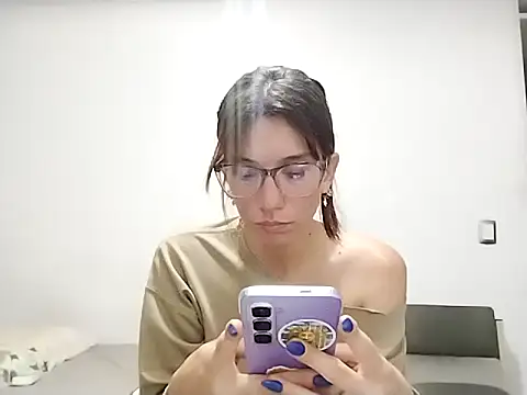Snapshot of Luna-e-Franco1 chatting on May 2026 11:30:02 PM Luna-e-Franco1 online show from May 2026 11:30:02 PM