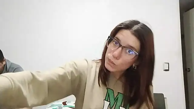 Luna-e-Franco1 online show from April 2026 10:56:02 PM