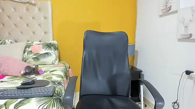 rousse sexyandhot online show from December 2025 01:49:02 AM