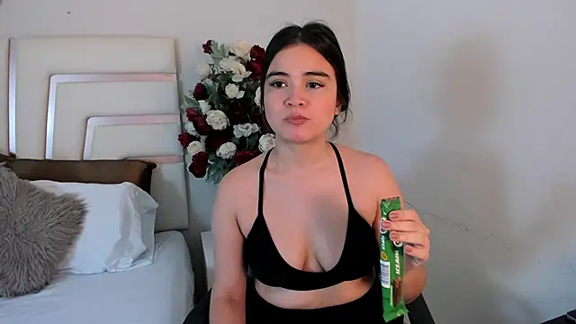 Snapshot of CamilaSofiia chatting on March 2025 07:33:01 PM CamilaSofiia online show from March 2025 07:33:01 PM
