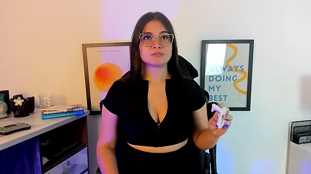 CamilaSofiia online show from October 2025 06:18:01 PM