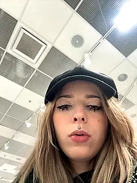 Snapshot of LoraaDoll chatting on November 2025 03:38:01 PM LoraaDoll online show from November 2025 03:38:01 PM