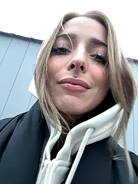 Snapshot of LoraaDoll chatting on October 2025 01:45:01 PM LoraaDoll online show from October 2025 01:45:01 PM