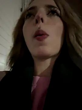 Snapshot of LoraaDoll chatting on November 2025 03:59:01 PM LoraaDoll online show from November 2025 03:59:01 PM