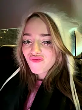 Snapshot of LoraaDoll chatting on November 2025 04:06:02 PM LoraaDoll online show from November 2025 04:06:02 PM