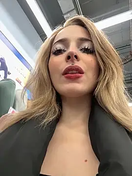 Snapshot of LoraaDoll chatting on November 2025 04:13:02 PM LoraaDoll online show from November 2025 04:13:02 PM