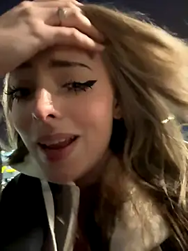 Snapshot of LoraaDoll chatting on November 2025 02:55:01 PM LoraaDoll online show from November 2025 02:55:01 PM