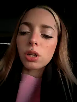 Snapshot of LoraaDoll chatting on October 2025 02:49:01 PM LoraaDoll online show from October 2025 02:49:01 PM