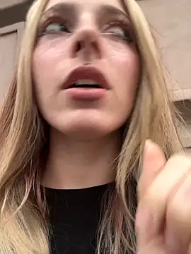 Snapshot of LoraaDoll chatting on September 2025 03:24:02 PM LoraaDoll online show from September 2025 03:24:02 PM