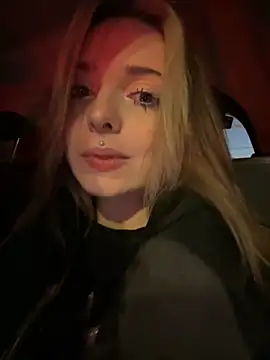 Snapshot of LoraaDoll chatting on November 2025 02:16:01 PM LoraaDoll online show from November 2025 02:16:01 PM