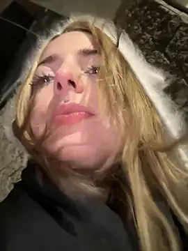 Snapshot of LoraaDoll chatting on November 2025 03:56:02 PM LoraaDoll online show from November 2025 03:56:02 PM