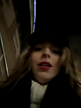 Snapshot of LoraaDoll chatting on November 2025 03:06:02 PM LoraaDoll online show from November 2025 03:06:02 PM