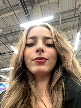 Snapshot of LoraaDoll chatting on November 2025 03:48:01 PM LoraaDoll online show from November 2025 03:48:01 PM