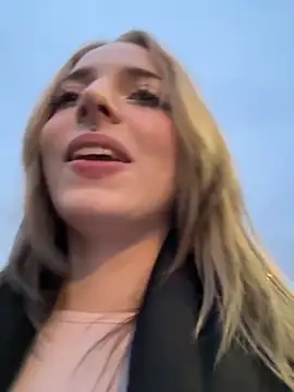 Snapshot of LoraaDoll chatting on October 2025 02:27:02 PM LoraaDoll online show from October 2025 02:27:02 PM