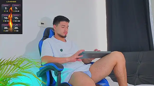 Snapshot of EdwardRoss_ chatting on October 2025 08:08:01 PM EdwardRoss online show from October 2025 08:08:01 PM