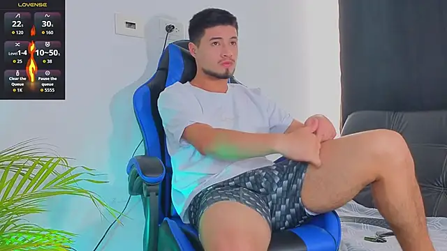 Snapshot of EdwardRoss_ chatting on October 2025 07:44:02 PM EdwardRoss online show from October 2025 07:44:02 PM