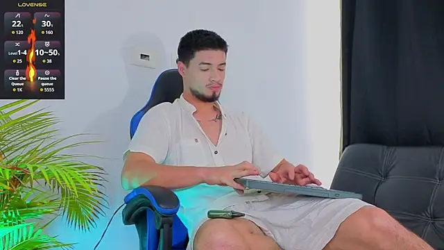 Snapshot of EdwardRoss_ chatting on November 2025 08:57:01 PM EdwardRoss online show from November 2025 08:57:01 PM