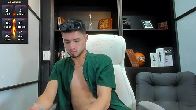 Snapshot of EdwardRoss_ chatting on March 2025 08:08:01 PM EdwardRoss online show from March 2025 08:08:01 PM