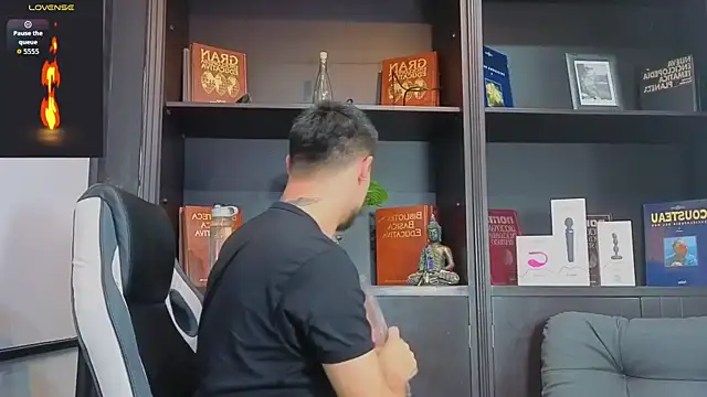 Snapshot of EdwardRoss_ chatting on October 2025 08:20:01 PM EdwardRoss online show from October 2025 08:20:01 PM