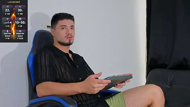 Snapshot of EdwardRoss_ chatting on December 2025 08:57:02 PM EdwardRoss online show from December 2025 08:57:02 PM