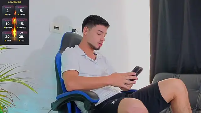 Snapshot of EdwardRoss_ chatting on November 2025 07:47:01 PM EdwardRoss online show from November 2025 07:47:01 PM