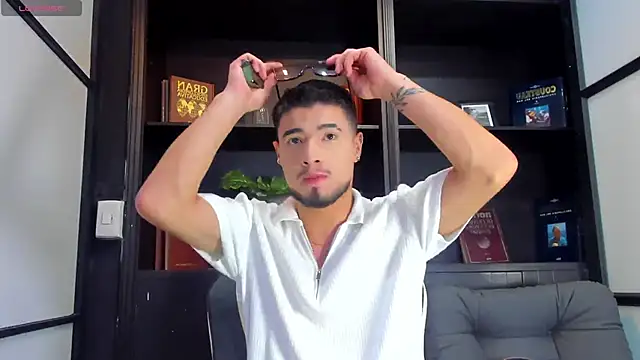 Snapshot of EdwardRoss_ chatting on November 2025 05:27:01 PM EdwardRoss online show from November 2025 05:27:01 PM