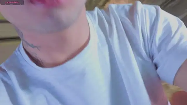 Snapshot of EdwardRoss_ chatting on June 2026 08:04:01 PM EdwardRoss online show from June 2026 08:04:01 PM