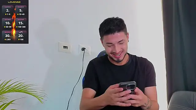 Snapshot of EdwardRoss_ chatting on November 2025 04:18:01 PM EdwardRoss online show from November 2025 04:18:01 PM