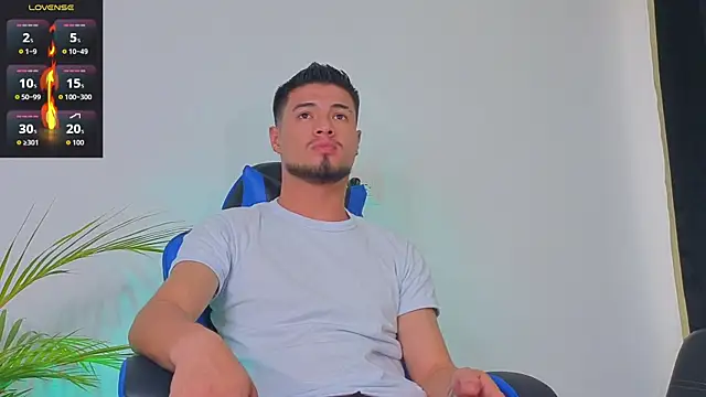 Snapshot of EdwardRoss_ chatting on October 2025 10:32:02 PM EdwardRoss online show from October 2025 10:32:02 PM