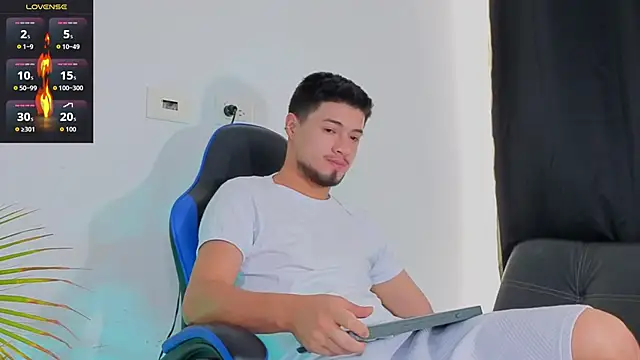 Snapshot of EdwardRoss_ chatting on December 2025 08:08:02 PM EdwardRoss online show from December 2025 08:08:02 PM