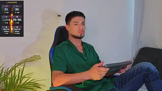 EdwardRoss  online show from April 2026 10:05:02 PM