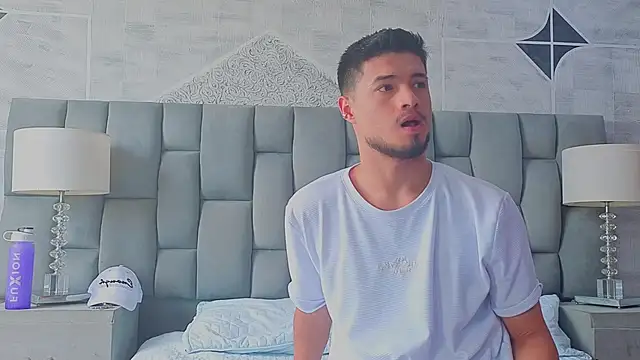 Snapshot of EdwardRoss_ chatting on September 2025 05:08:02 PM EdwardRoss online show from September 2025 05:08:02 PM