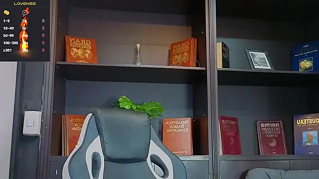 Snapshot of EdwardRoss_ chatting on September 2025 08:38:01 PM EdwardRoss online show from September 2025 08:38:01 PM