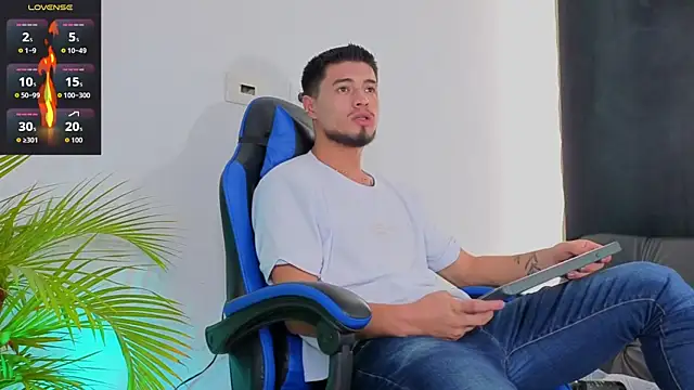 Snapshot of EdwardRoss_ chatting on November 2025 07:30:01 PM EdwardRoss online show from November 2025 07:30:01 PM