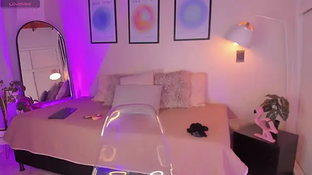 Arianabromw online show from April 2026 06:45:02 PM