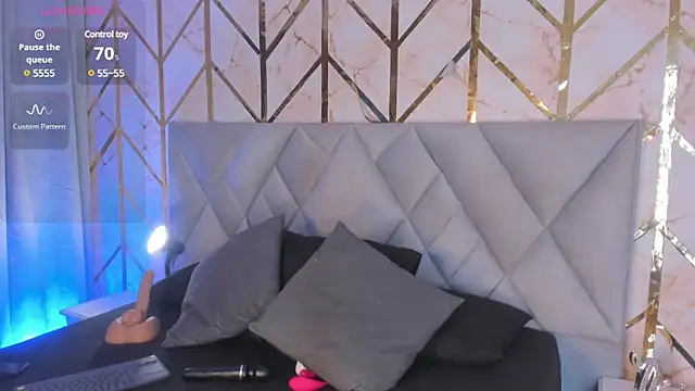 Arianabromw online show from March 2025 07:42:02 PM