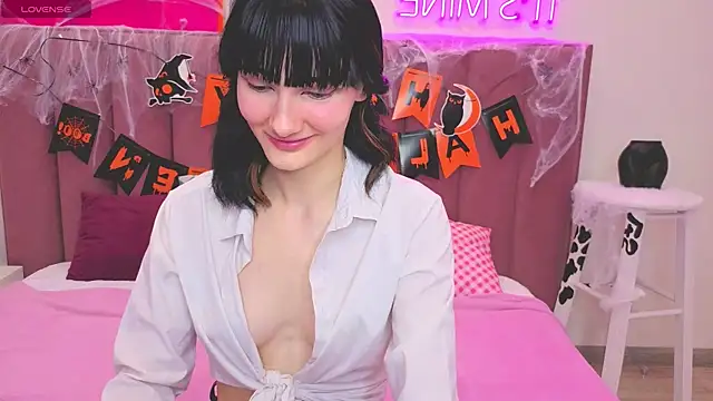 Lili flowerr online show from October 2025 11:09:01 AM