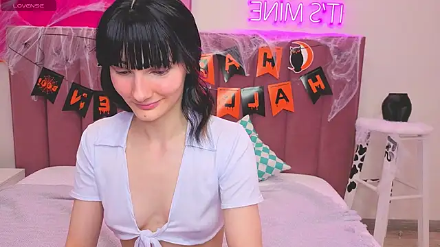 Lili flowerr online show from October 2025 10:25:02 AM