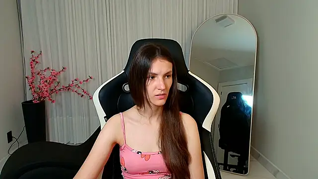 Snapshot of upssnowy chatting on October 2025 05:02:02 PM upssnowy online show from October 2025 05:02:02 PM