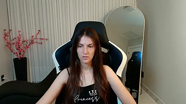 Snapshot of upssnowy chatting on October 2025 05:03:02 PM upssnowy online show from October 2025 05:03:02 PM