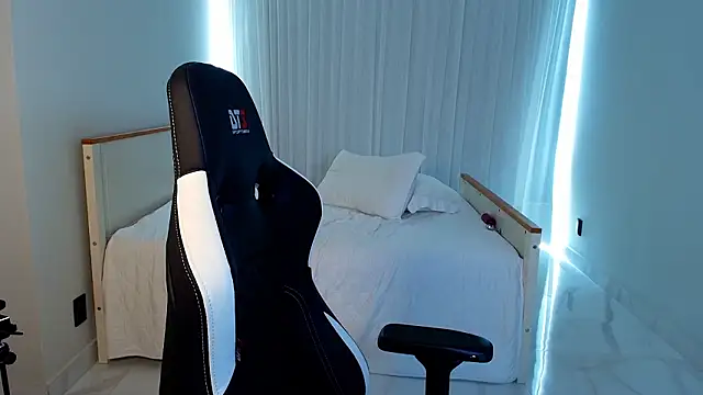 upssnowy online show from March 2026 06:13:01 PM